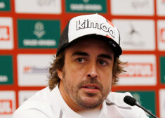 Fernando Alonso preses konferencē pirms Dakaras rallijreida.