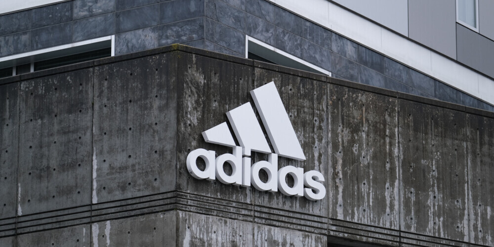 Adidas ir Vācijas sporta apģērbu un ekipējuma piegādātājs. Galvenais birojs atrodas Hercogenaurahā. Adidas izstrādā, ražo un tirgo sporta apģērbu, apavus un ekipējumu teju visās pasaules valstīs. Adidas ir otrs lielākais sporta preču ražotājs pasaulē, aiz sīvākā konkurenta Nike. Vācu uzņēmumam pieder arī šīs pašas nozares firma Reebok.