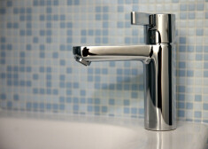 Ūdens patērētājiem ir jāievēro vairāki noteikumi, lai nodrošinātu, ka dzeramais jeb aukstais ūdens ir drošs lietošanai.