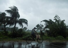 Gatavojoties superciklonam, Indijā un Bangladešā tiek evakuēti miljoniem cilvēku