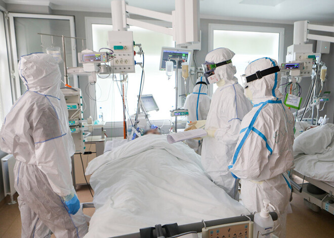 Krievijas slimnīcās Covid-19 pacienti jau aizņem vairāk nekā 90 000 gultas vietu