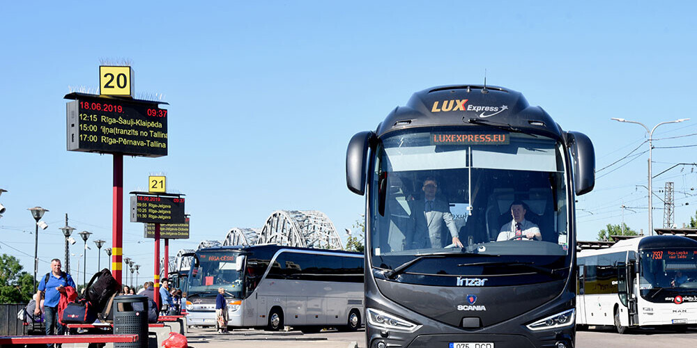 Visos autobusos būs pieejamas sejas aizsargmaskas, kuras pasažieri varēs vajadzības gadījumā saņemt pie autobusa vadītāja. 