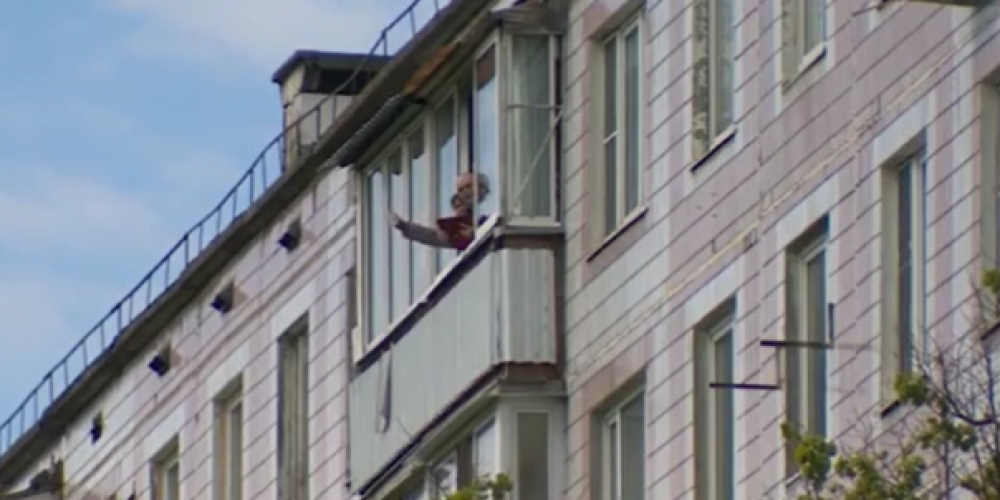 В Москве супруги на самоизоляции получают штрафы за выход на балкон