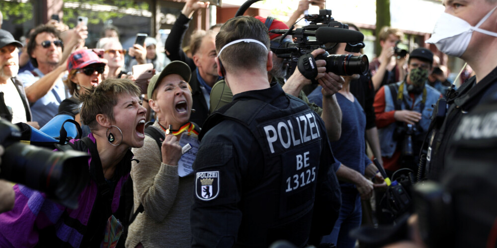 Protestus Vācijā rīko Kremlim draudzīgie aktīvisti