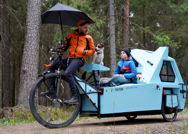 Latviešu ceļotājs uzbūvē trīs vienā: velosipēds, laiva, māja