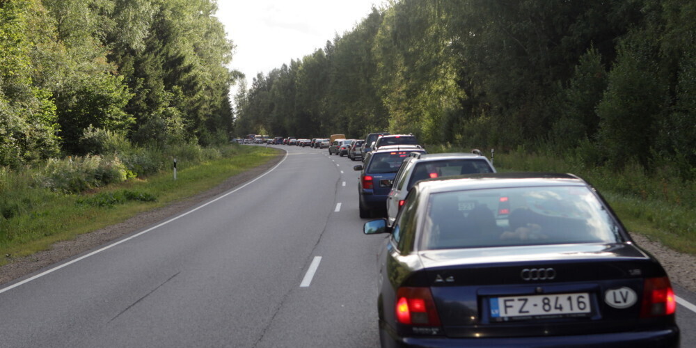 По направлению из Риги в Бауску, Елгаву и Юрмалу образовались значительные пробки