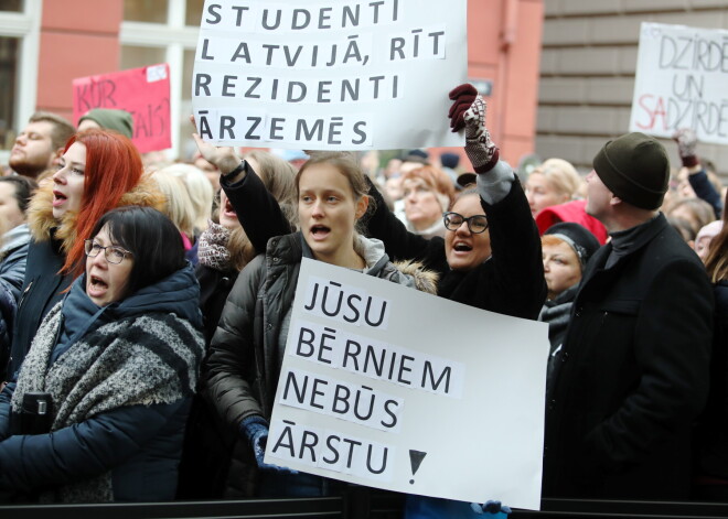 "Esam bijuši čakarēti visu laiku!" Fūrmanis par mediķu algām