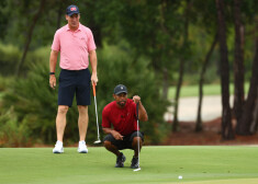 Vudss ar Meningu uzvar golfa mačā, savācot labdarībai 20 miljonus ASV dolāru
