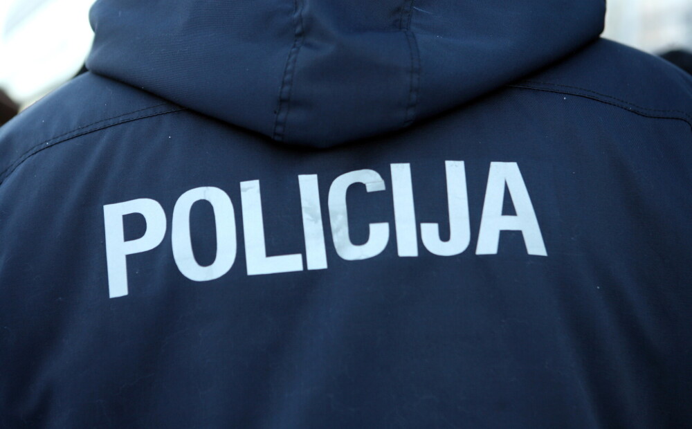 Par policista apspļaudīšanu agresīvam huligānam Madonā piemērots naudassods