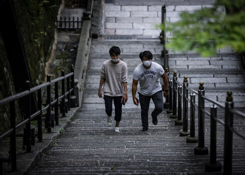 Japāna atceļ ārkārtējo stāvokli, bet tas vēl nenozīmē koronavīrusa uzliesmojuma beigas