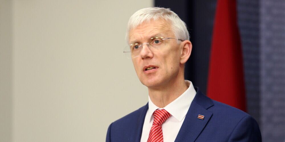 Arturs Krišjānis Kariņš (dzimis 1964. gada 13. decembrī Delavēras štatā, ASV) ir latviešu politiķis un uzņēmējs, pēc izglītības valodnieks, pašreizējais Latvijas Republikas Ministru prezidents. Partiju apvienības "Jaunā Vienotība" valdes priekšsēdētājs. Bijis ekonomikas ministrs (2004—2006), Saeimas deputāts (2002—2009), partijas "Jaunais laiks" valdes priekšsēdētājs (2007—2008), Eiropas Parlamenta deputāts (2009—2019).