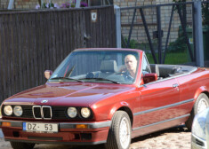 Savu iemīļoto "BMW E30" kabrioletu Dzelzītis pirms gada izlika pārdošanā, par to prasot 8700 eiro.