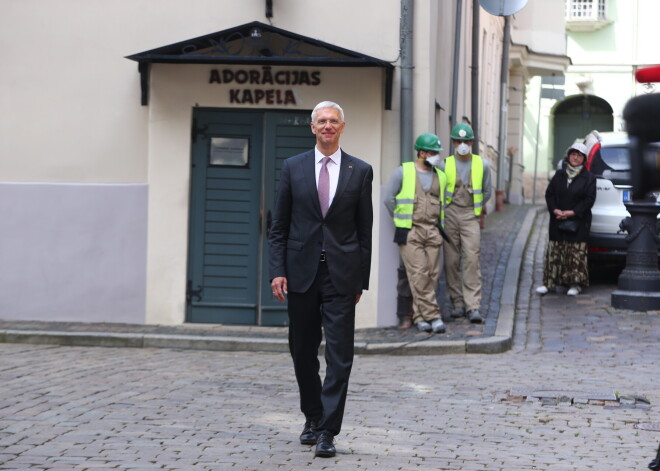 FOTO: viens no pirmajiem publiskajiem pasākumiem, ko Covid-19 ierobežojumu laikā apmeklē arī premjers Kariņš