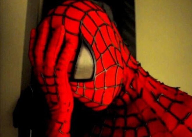 Хотели стать в Спайдерменами. Три мальчика дали себя укусить ядовитому пауку