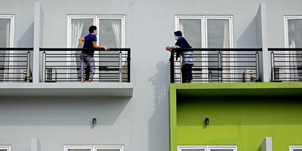 Maskavā jaunlaulāto pāris saņēmis sodu par iziešanu uz balkona