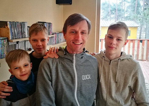 Aidis atzīst: "Ir labi! Man nav, par ko sūdzēties. Darbs ne man, ne sievai nav zaudēts, līdz ar to finansiālā situācija ģimenē nav mainījusies."