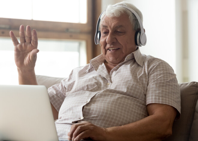 Seniori krīzes laikā apgūst jaunas iemaņas