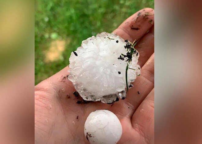 Baškīrijas iedzīvotājus šokē olas lieluma krusas graudi