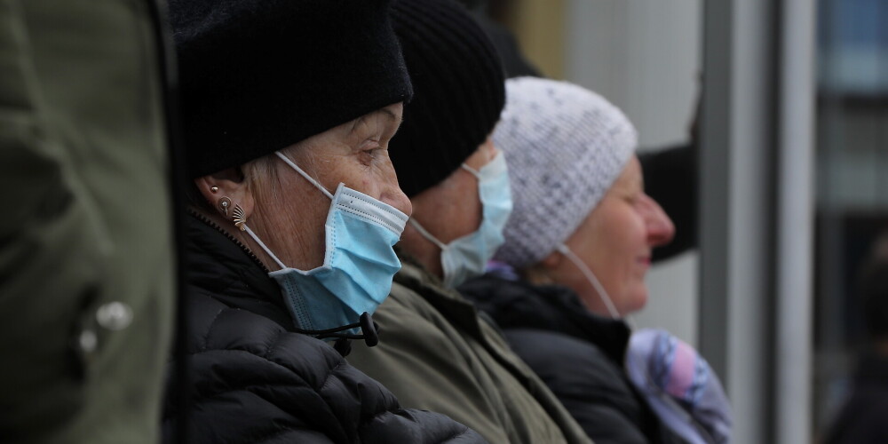 Латвия закупит 400 000 масок для малозащищенных слоев населения