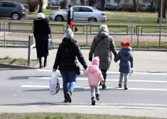 Komisijas deputāti konceptuāli vienojās, ka aizliegums par bērnu adopciju uz ārvalstīm varētu būt spēkā no 2020.gada 1.septembra.