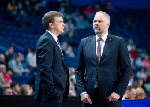 Nu jau bijušie Viļņas "Rytas" treneri Daiņus Adomaitis (pa labi) un Uvis Helmanis.