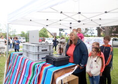 Jelgavas šosejas A8 12. kilometrā pie pagrieziena uz Medemciemu notiek protesta akcija, kurā Medemciema iedzīvotāji protestē pret VAS "Latvijas Valsts ceļi" ieceri slēgt kreiso pagriezienu iebraukšanai Medemciemā no Rīgas puses, novirzot satiksmes plūsmu pa nedrošo A8 un A5 divlīmeņu satiskmes mezglu.