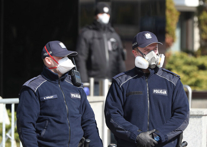 Polijā aizturēts vīrietis, kurš draudējis nogalināt Varšavas mēru