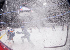 NHL vienojusies par sezonas turpināšanu bez divu Latvijas hokejistu komandām