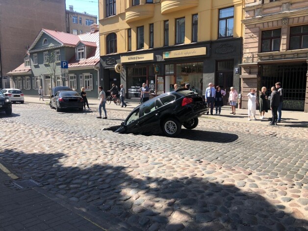 Piektdien Ģertrūdes ielā notikušo fiksēja vairāki aculiecinieki.