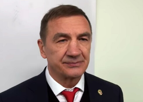 Valērijs Bragins savu kolēģi Kudašovu "izstūmis" arī no Sanktpēterburgas SKA kluba, kļūstot par vienības galveno treneri. 