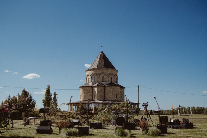 Priestera labie darbi turpinās, palīdzot dzīves pabērniem, kā arī ļaujot atdzimt daudzām pamestām un piemirstām Latvijas vietām. Ar palīgiem viņš savulaik atjaunojis un uzcēlis Bruknas muižu, turpat līdzās esošo baznīcu, kā arī nodibinājis Bārbeles Zēnu skolu.