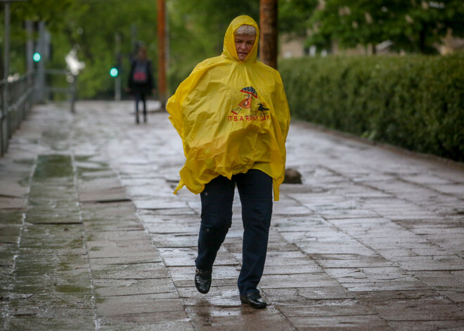 Sinoptiķu prognoze: būs spēcīgs lietus un +30 grādu jau tuvākajās dienās