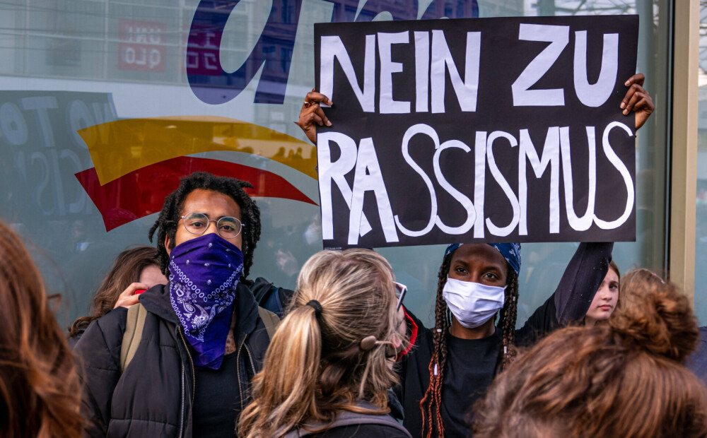 Protestos pret rasismu Berlīnē ievainoti 28 policisti
