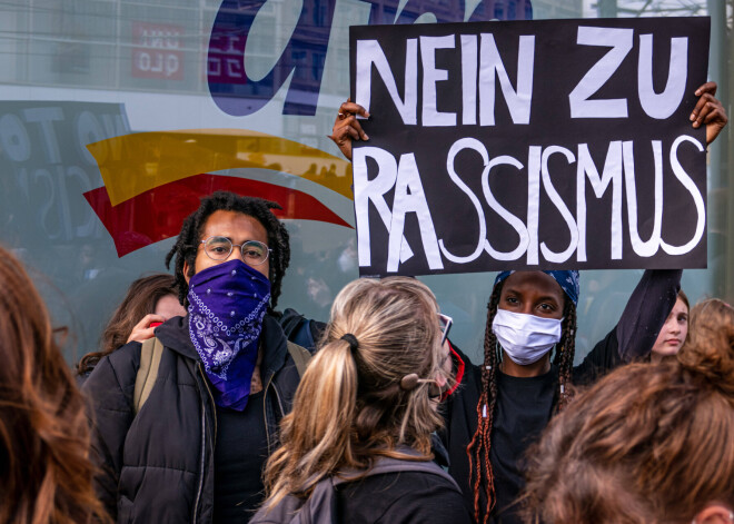 Protestos pret rasismu Berlīnē ievainoti 28 policisti