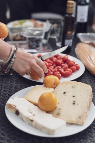 Ēdot sieru, uzņemam gan olbaltumvielas, gan taukus, gan minerālvielas un pat vitamīnus, tāpēc siers noteikti ir vērtīgs uzturprodukts. Tomēr siera sastāvs ir atkarīgs no tā veida.