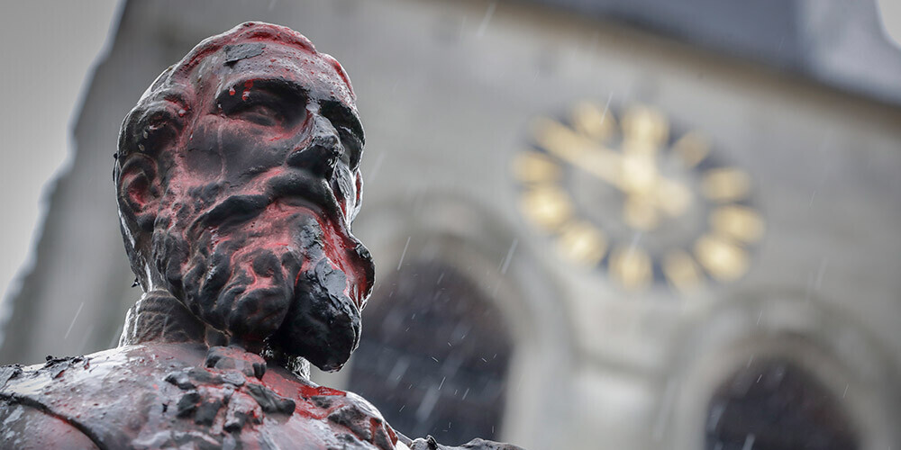 Beļģijā pēc pretrasisma protestiem demontēts Leopolda II piemineklis, kas atgādina par koloniālo ēru