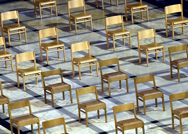 Iekštelpās varēs pulcēties ne vairāk kā 100, bet ārā - ne vairāk kā 300 cilvēku