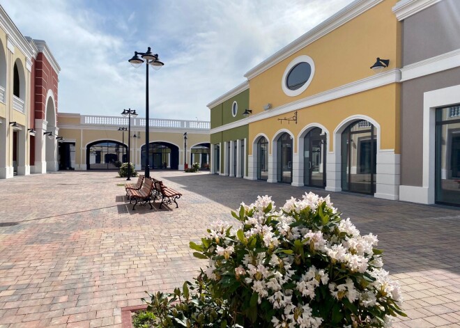 Modes zīmolu outlet ciemats Via Jurmala Outlet Village