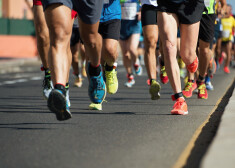 Pirms pievēršaties maratona treniņu programmai, ieteicams jau gadu pirms maratona datuma spēt noskriet vismaz 30 km nedēļā.