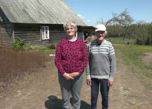 Водитель автобуса в Вецпиебалге высадил неслышащих пенсионеров - у них не было маски