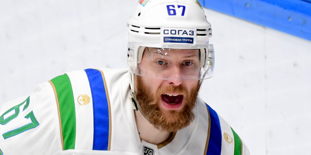 Latvijas hokejistu Smirnova un Smona komandai pievienojas KHL superzvaigzne Linuss Umarks