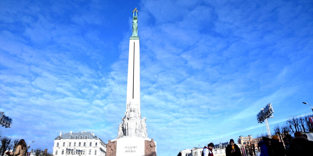 Ievieš uzvedības noteikumus Brīvības pieminekļa un Rīgas Brāļu kapu teritorijā