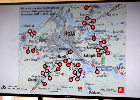 Prezentācija preses konferencē, kurā iepazīstina ar valsts galveno autoceļu bīstamo posmu un krustojumu karti, kas veidota, apkopojot 2017.-2019.gadu datus.