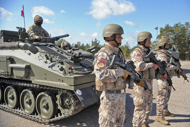 Pašreiz Latvijas armijā aktīvajā karadienestā ir vismaz 20 reižu mazāk karavīru, nekā padomju “ziedu laikā” te bija okupantu militāristu.