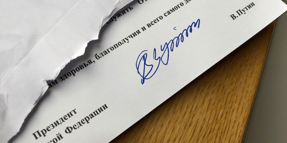 FOTO. Tā izskatās vēstule no Putina. “Vēlu Jums veselību, veiksmi un visu to labāko!”