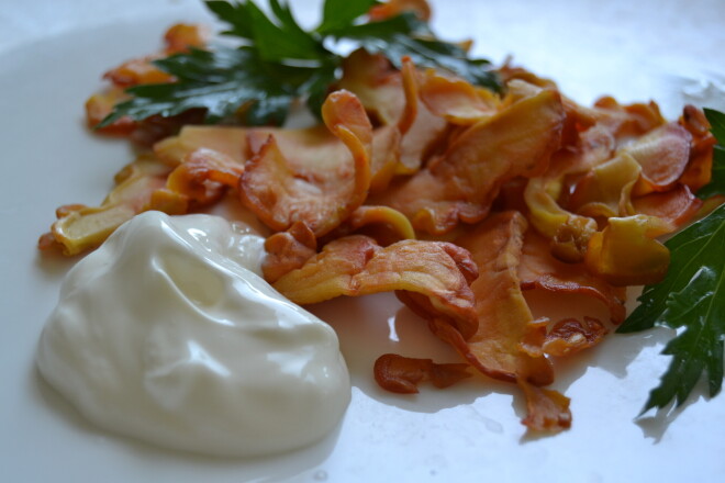 Sērapiepes cep uz pannas kā daudzas citas sēnes, tikai vajadzēs daudz eļļas vai tauku.