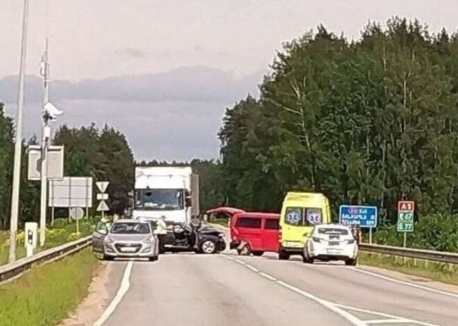 Из-за столкновения четырех авто на Рижской окружной дороге у Кекавы блокировано движение