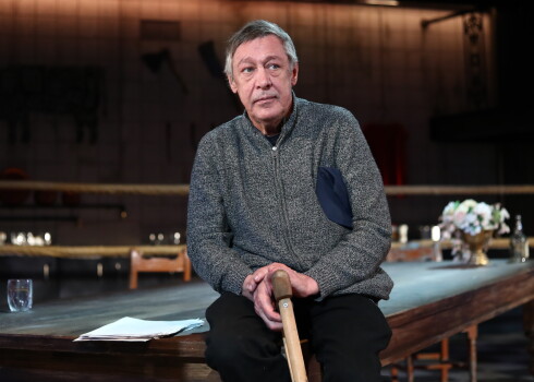 Mihails Jefremovs ir Krievijā atzīts kino un teātra aktieris, teātra režisors, TV raidījumu vadītājs. Piedalījies vairāk nekā 100 filmās. Piecas reizes precējies, viņam ir seši bērni.