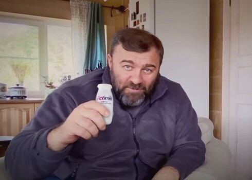 Ukraiņi šokā – valstī neieredzētais krievu aktieris Mihails Porečenkovs reklamē "Actimel"