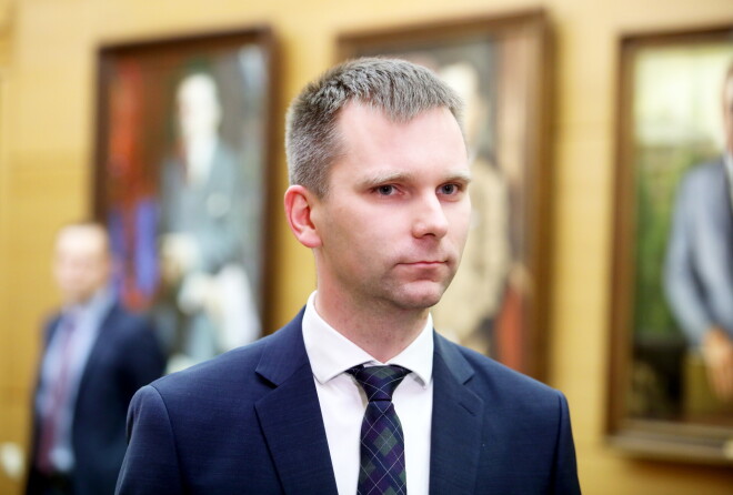 Rīgas domes pagaidu administrācijas vadītāja vietnieks, Finanšu ministrijas Juridiskā departamenta direktors Artis Lapiņš.